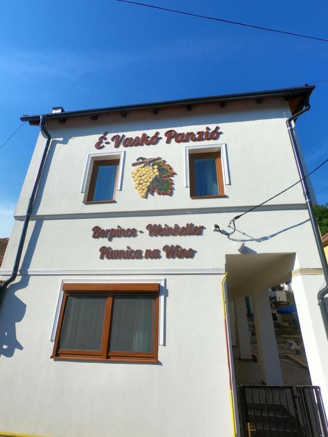 E-Vasko Panzio Borpince Bed and Breakfast Tokaj Exteriör bild